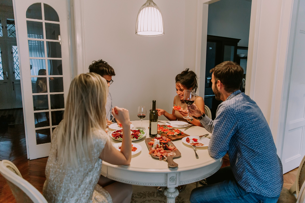 How to Host a Successful Dinner Party in Your Apartment