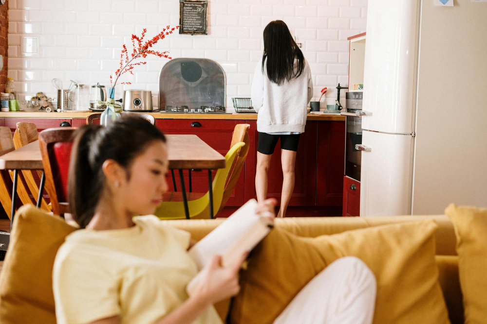 What to Expect When Renting an Apartment with a Roommate